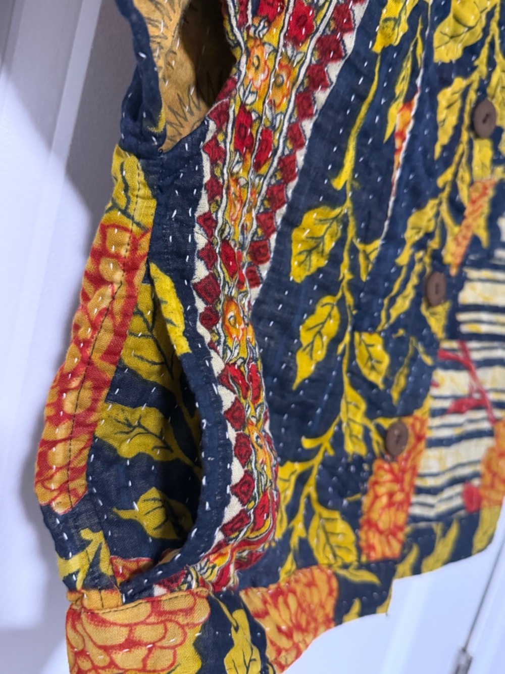Unique Vintage Kantha Short-Sleeve Floral Patchwork Blouse - Picture 4 of 8